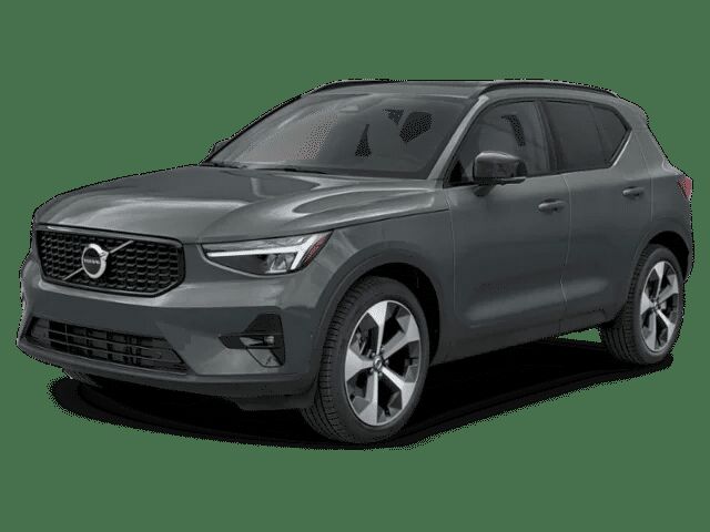2026 VOLVO XC40
