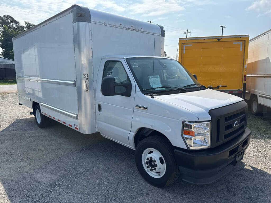 2022 FORD E-350