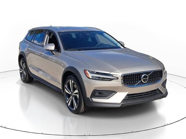 2026 VOLVO V60CC