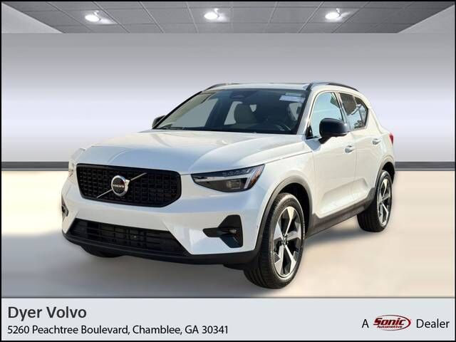 2026 VOLVO XC40