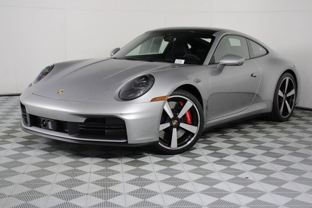 2025 PORSCHE 911
