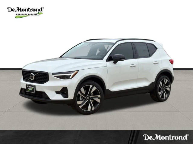 2026 VOLVO XC40