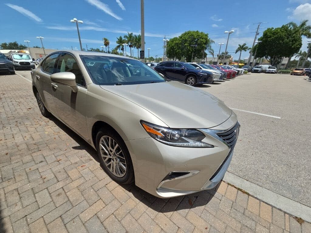 2018 LEXUS ES