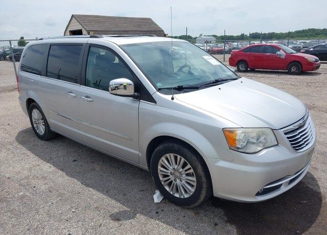 2012 CHRYSLER Town and Country