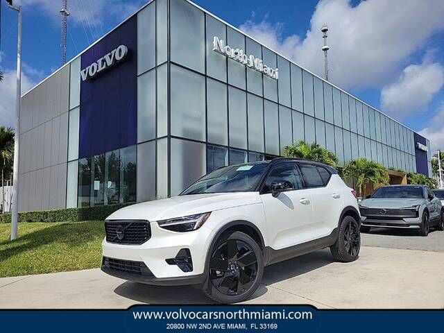 2026 VOLVO XC40