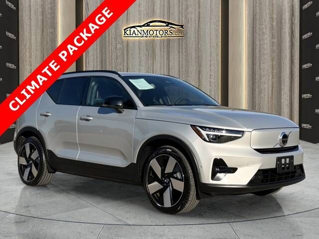 2024 VOLVO XC40