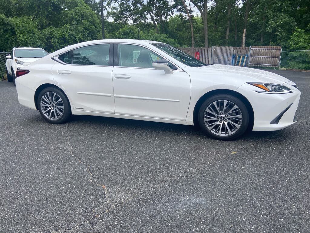 2021 LEXUS ES