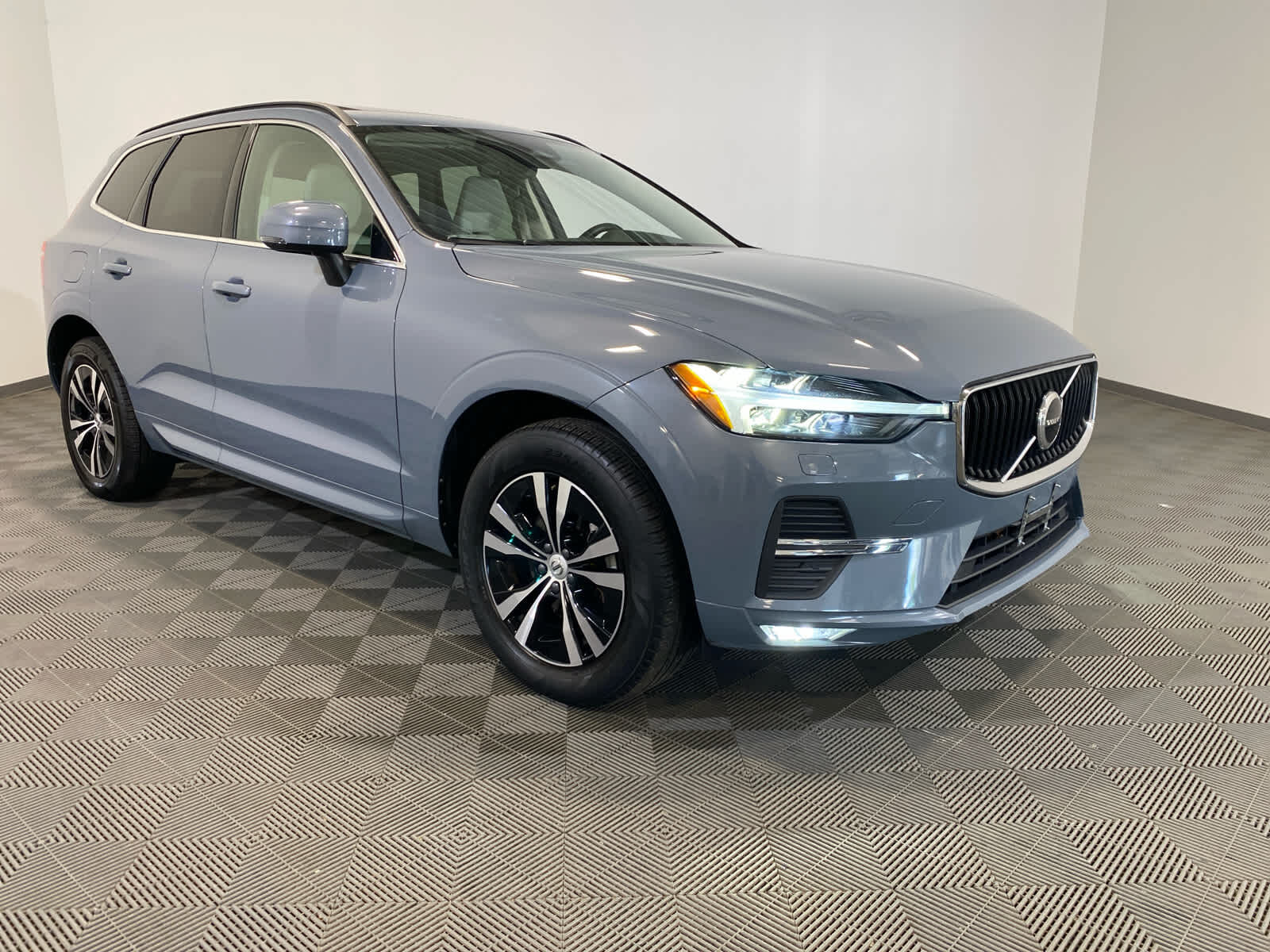 2023 VOLVO XC60