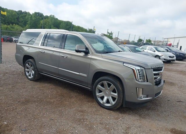 2017 CADILLAC Escalade ESV