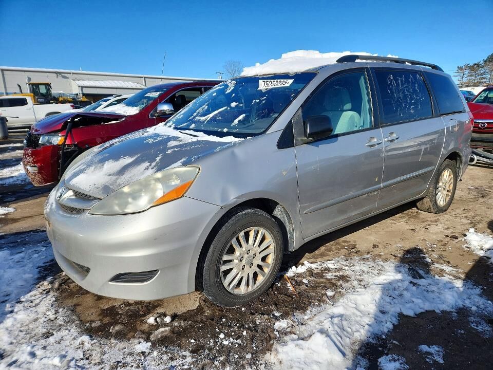 2010 TOYOTA Sienna