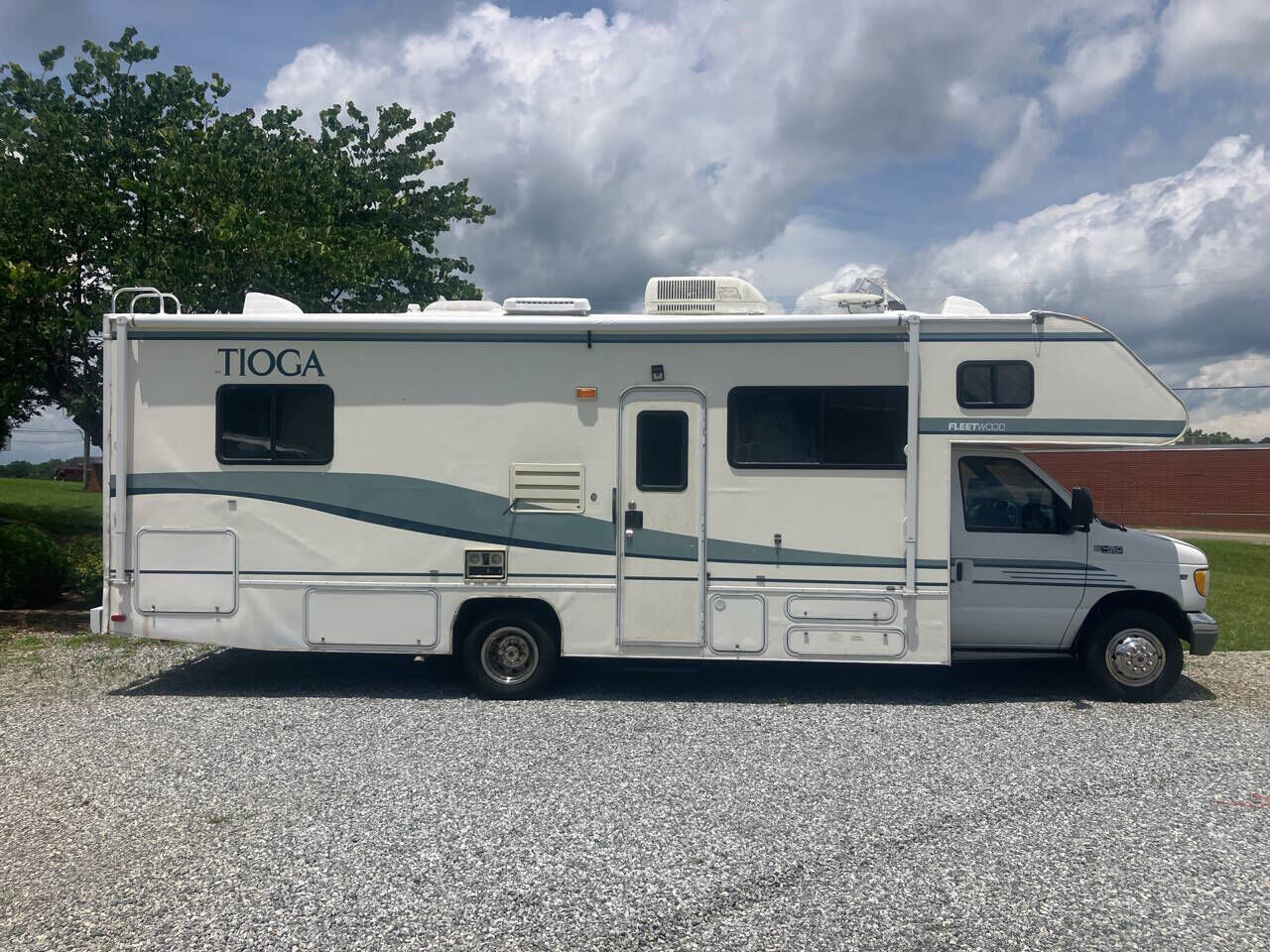 1999 FORD E-450