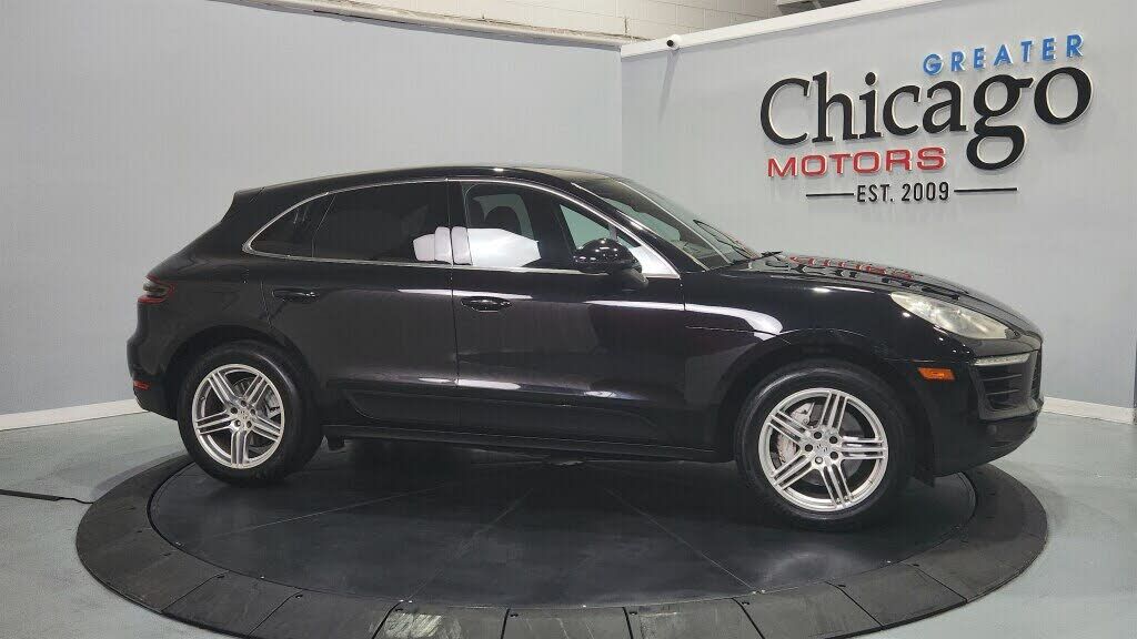 2017 PORSCHE Macan