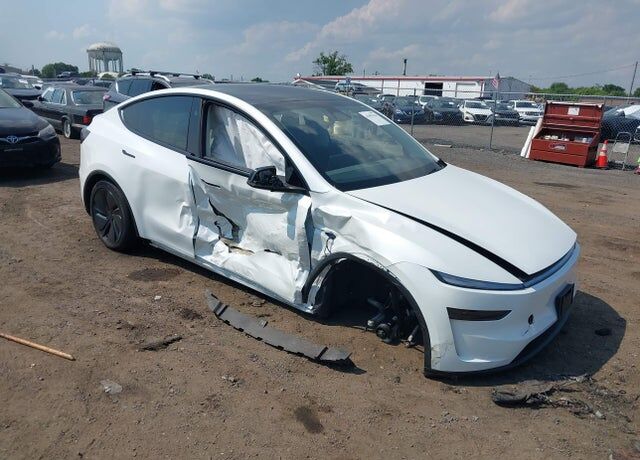 2026 TESLA Model Y