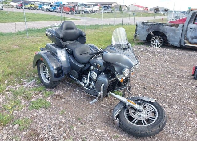 2022 HARLEY DAVIDSON FLHTCUTG / Tri Glide Ultra