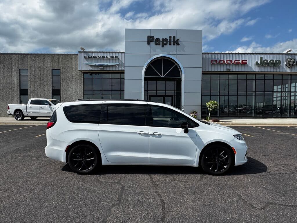 2025 CHRYSLER Pacifica