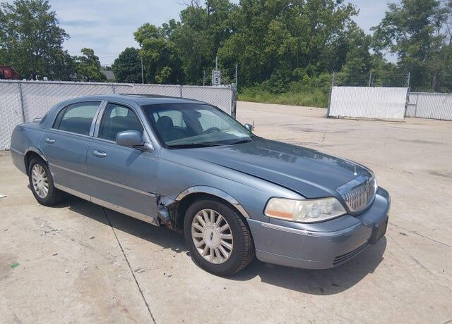 2004 LINCOLN Town Car
