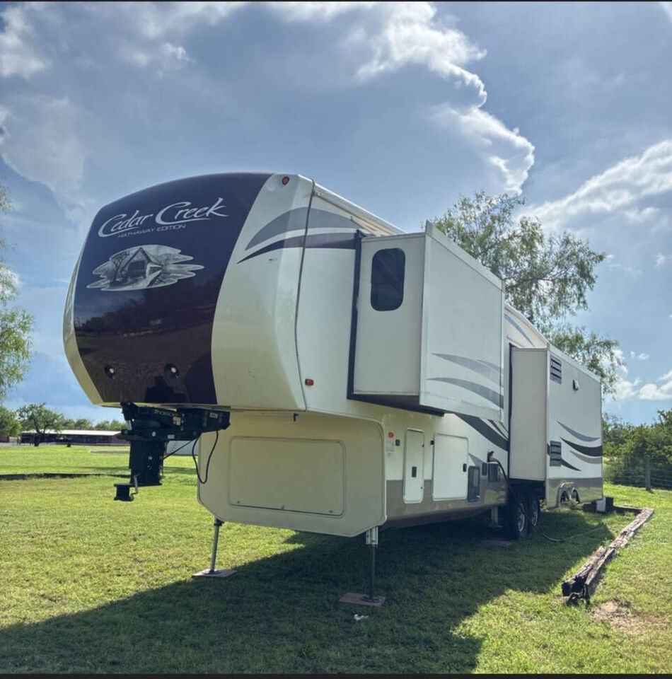 2018 FOREST RIVER Cedar Creek