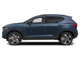 2026 VOLVO XC40