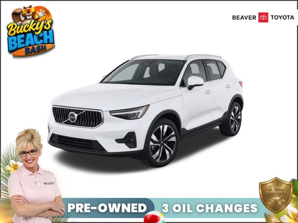 2023 VOLVO XC40
