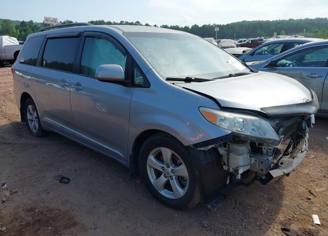 2015 TOYOTA Sienna