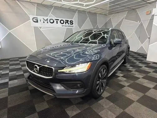 2021 VOLVO V60CC