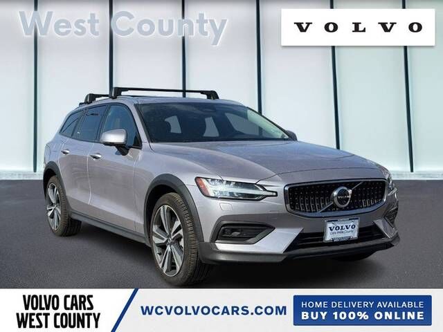 2026 VOLVO V60CC