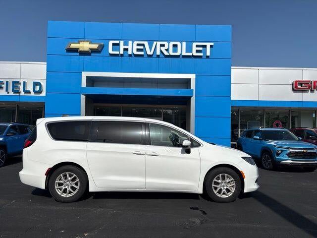 2022 CHRYSLER Voyager
