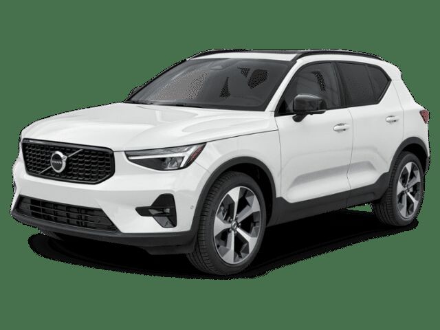 2026 VOLVO XC40