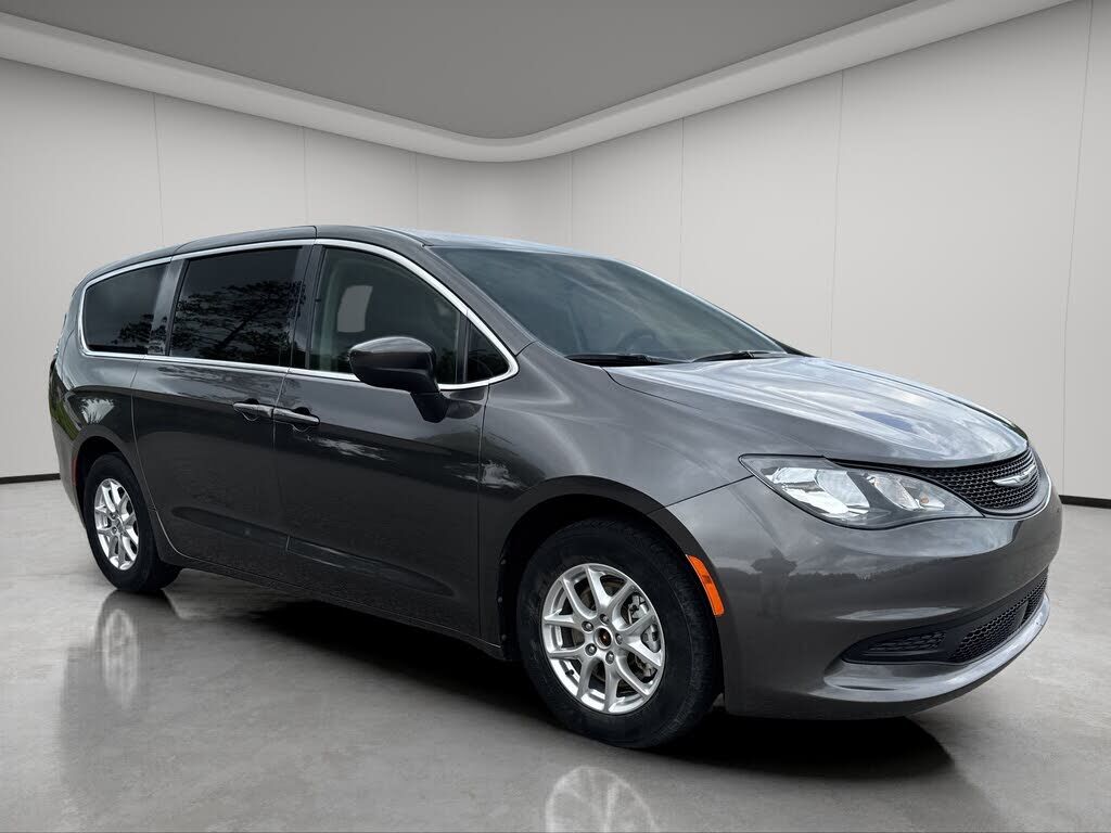 2023 CHRYSLER Voyager
