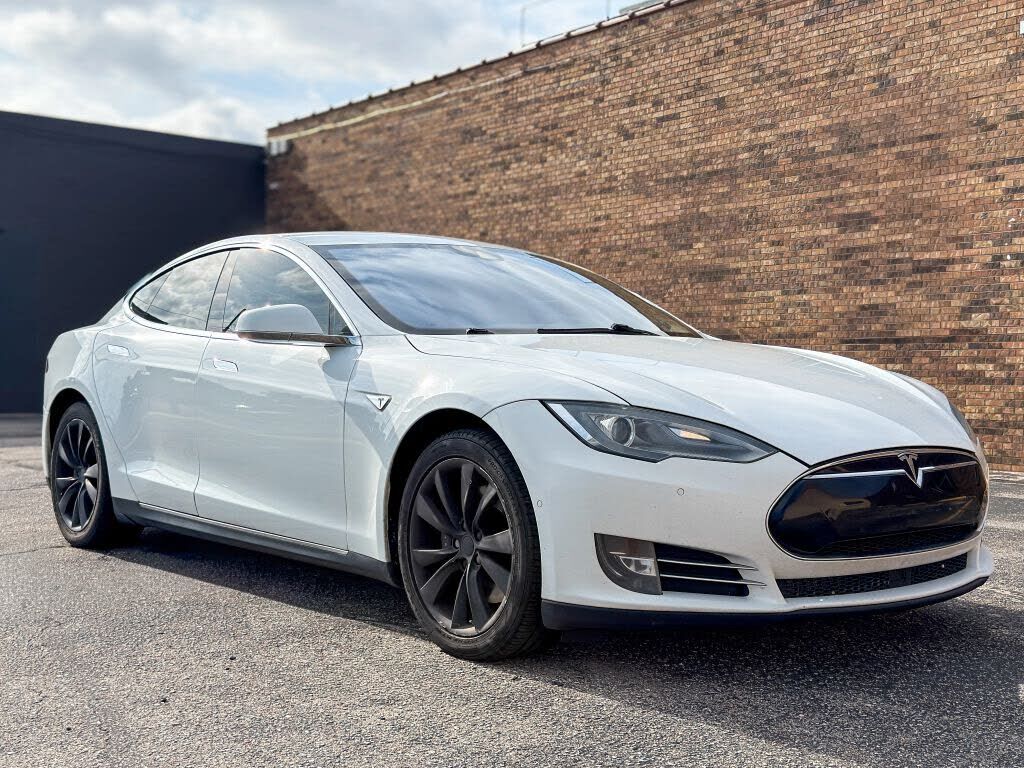 2015 TESLA Model S