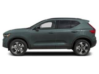 2026 VOLVO XC40