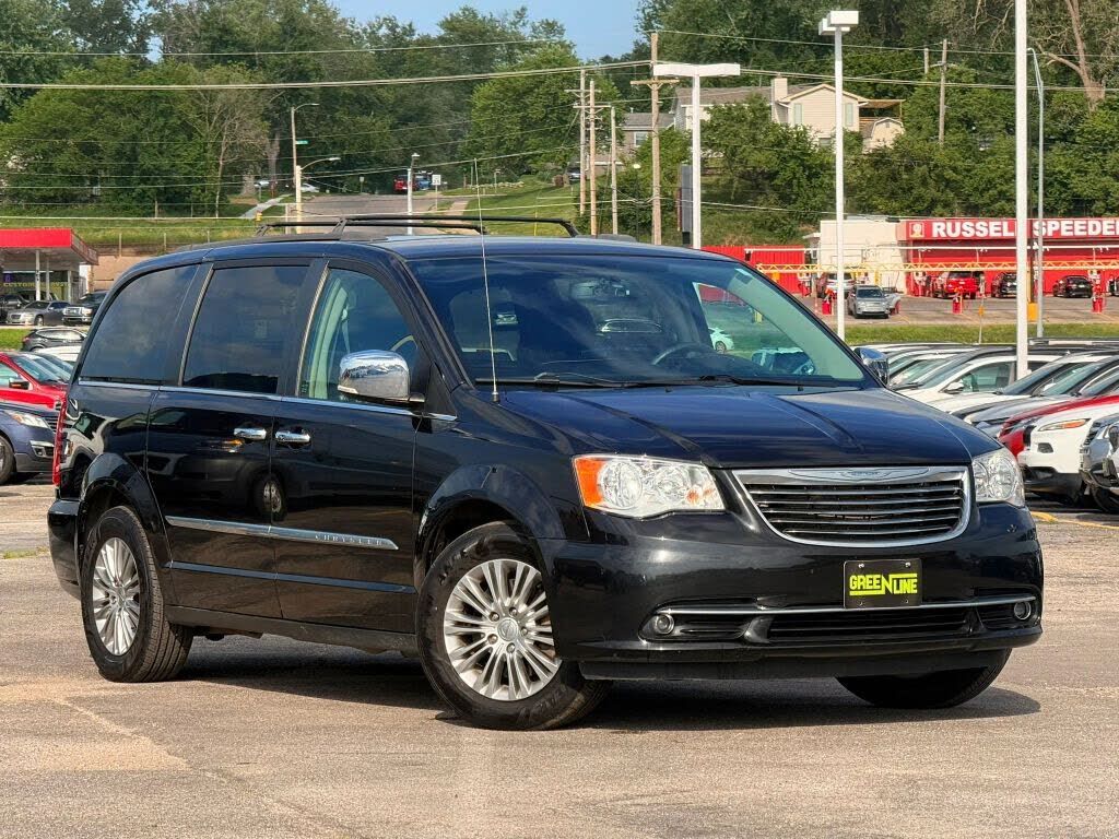 2015 CHRYSLER Town and Country
