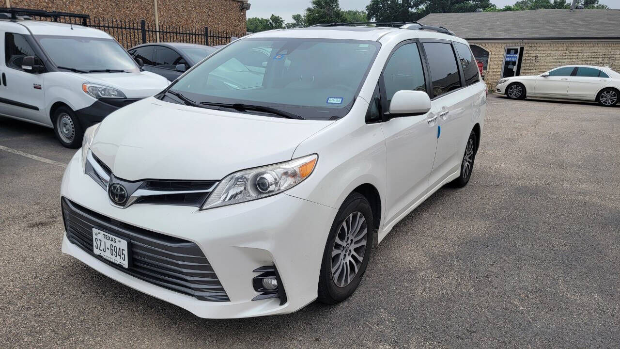 2018 TOYOTA Sienna