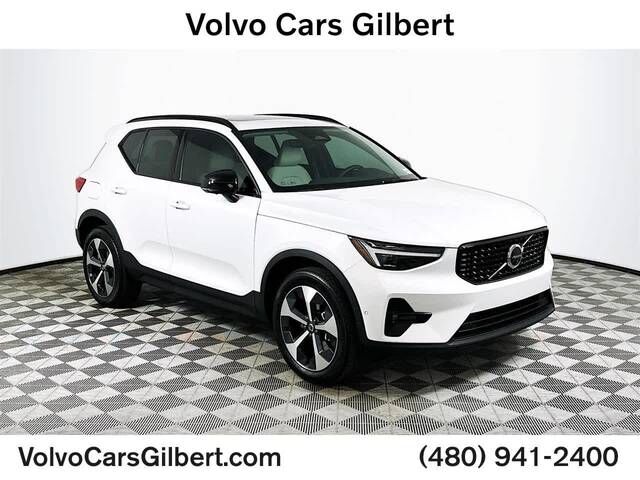 2026 VOLVO XC40