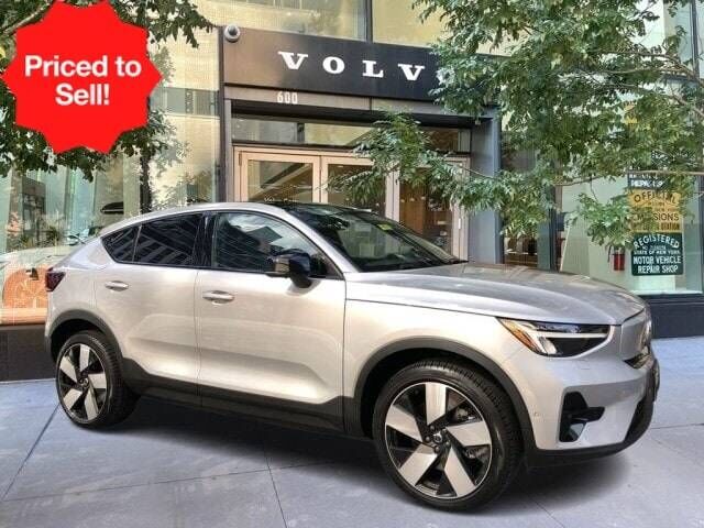2023 VOLVO C40