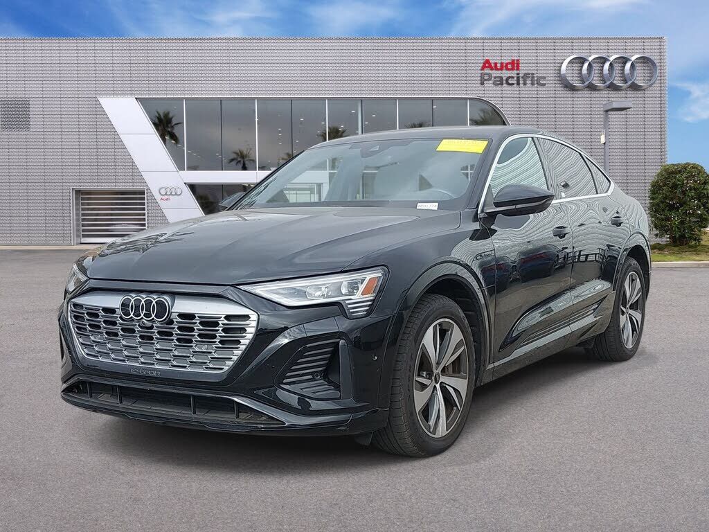 2024 AUDI Q8