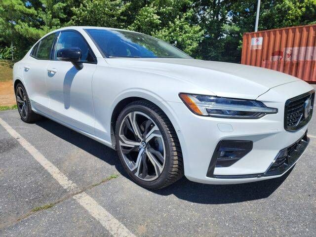2024 VOLVO S60