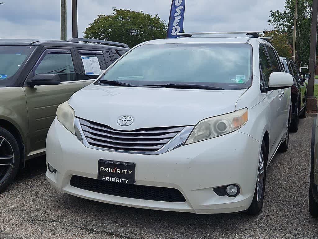 2016 TOYOTA Sienna
