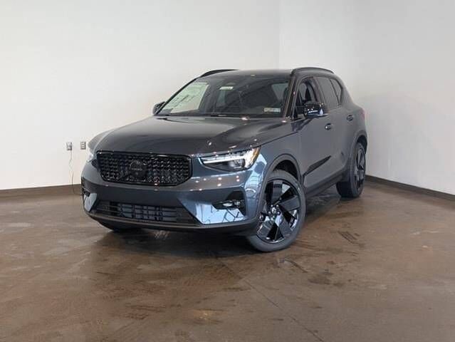 2026 VOLVO XC40