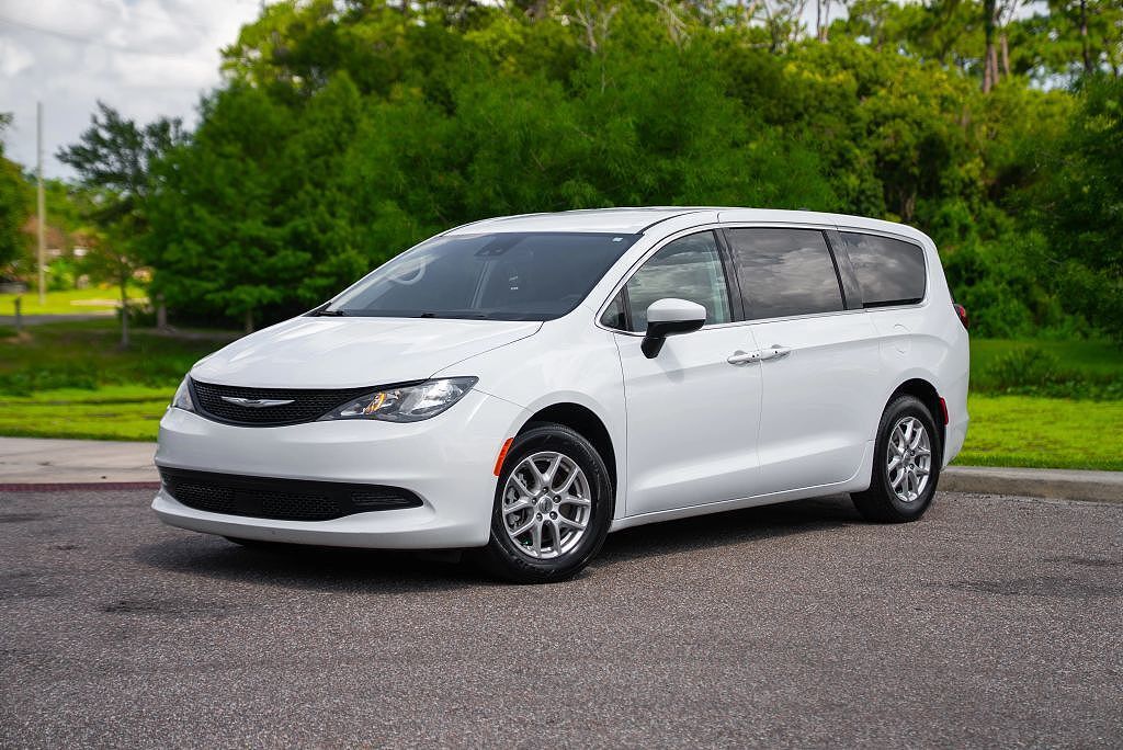 2023 CHRYSLER Voyager