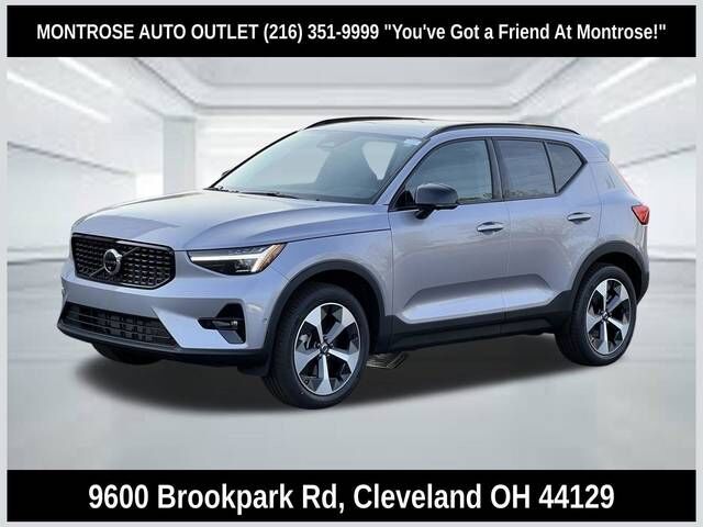 2026 VOLVO XC40