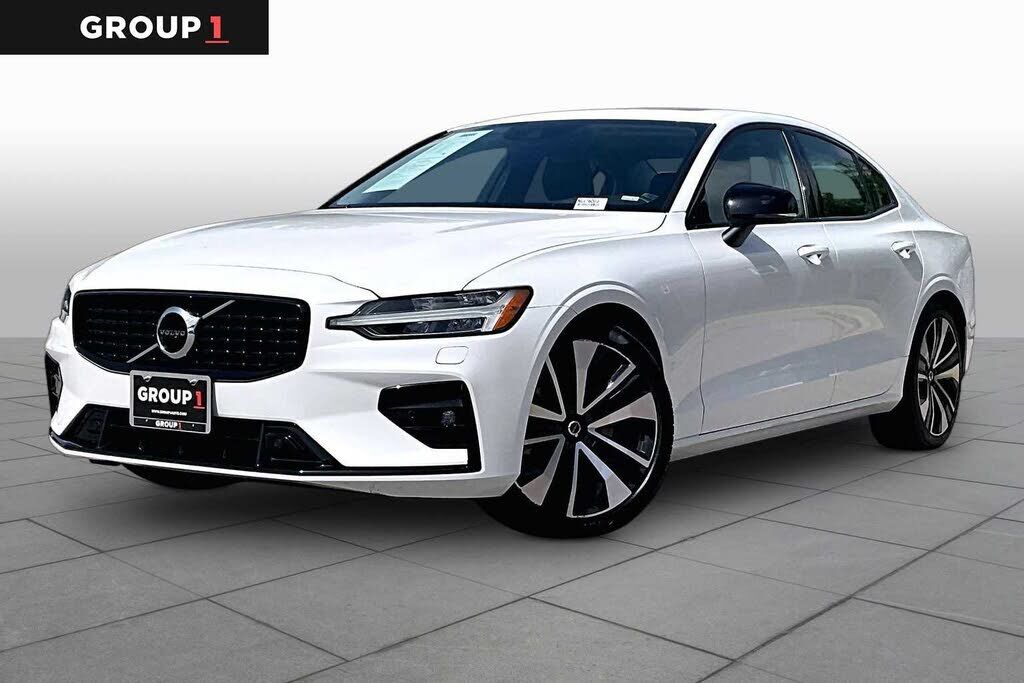 2022 VOLVO S60