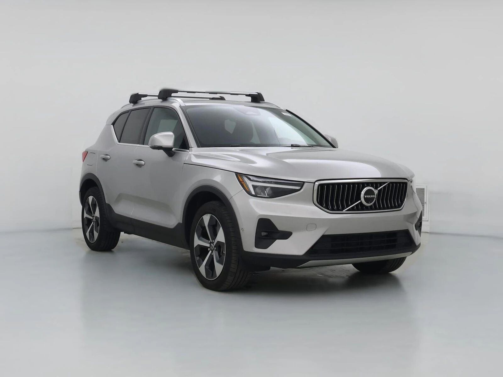 2024 VOLVO XC40
