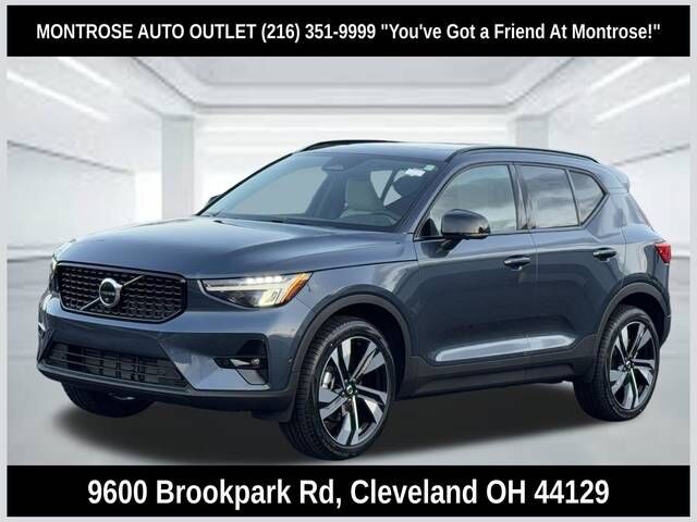 2026 VOLVO XC40