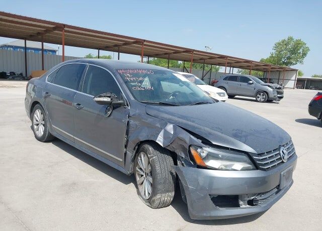 2012 VOLKSWAGEN Passat