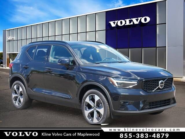 2026 VOLVO XC40