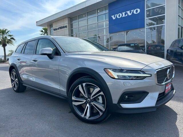 2025 VOLVO V60CC