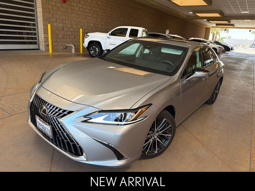 2024 LEXUS ES