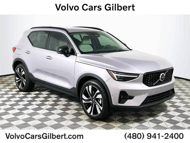 2026 VOLVO XC40