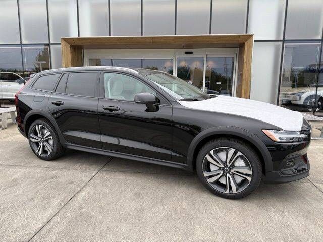 2026 VOLVO V60CC